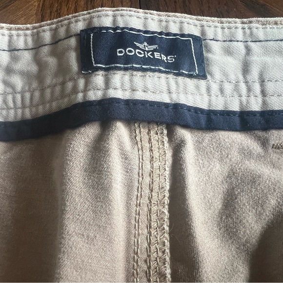 Dockers Men's Tan Chinos - Picture 3 of 5